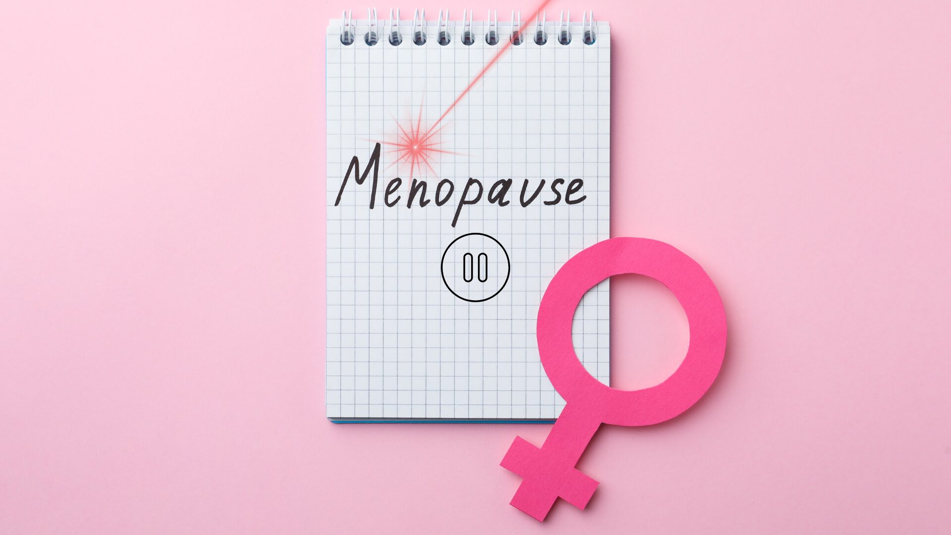 Carnet avec le mot ménopause écrit, entouré du signe pause et du symbole féminin, traversé par un rayon laser illustrant la laserothérapie comme solution naturelle pour retrouver équilibre et bien-être