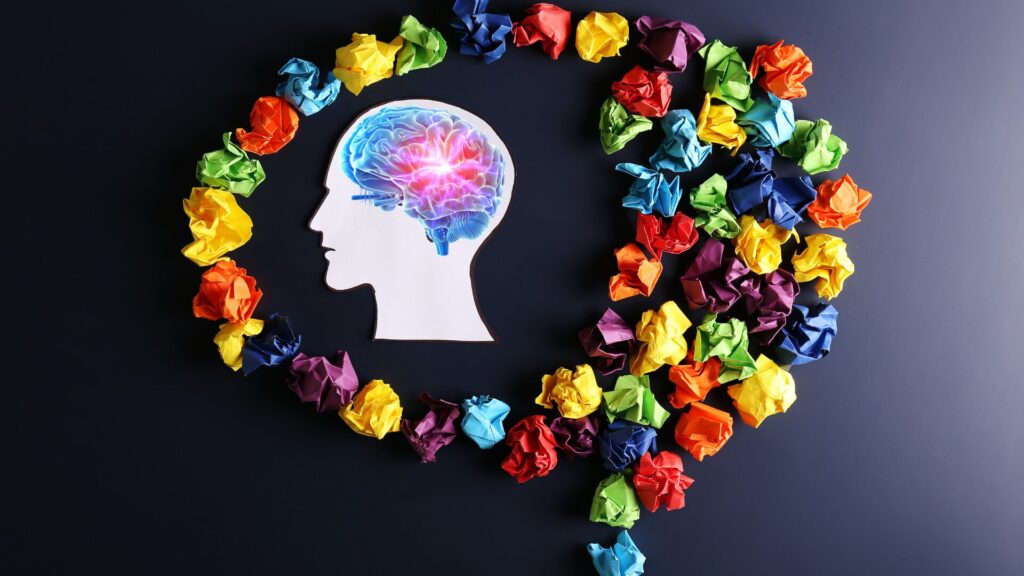 Visage en gros plan avec visualisation d’un cerveau en forte activité cérébrale symbolisant la charge mentale et le stress chronique, accompagnement bien-être LaserAddict.
