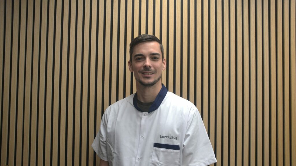 Robin Gervais, praticien certifié LaserAddict Genève, accompagne les habitants de Genève et de Suisse romande dans leur démarche d'arrêt du tabac, de gestion du stress, d'addiction au sucre et de bien-être grâce à la méthode LaserAddict Suisse.