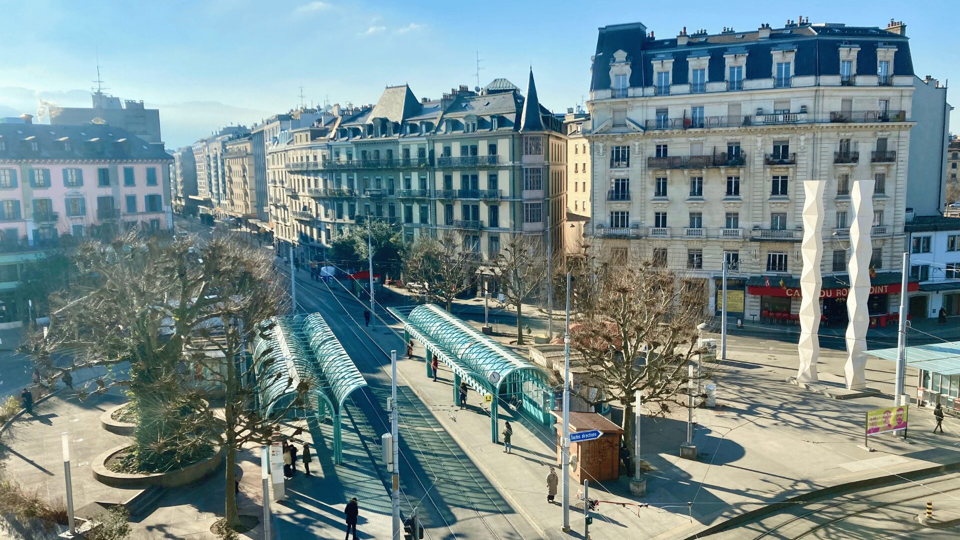 Place de Plainpalais à Genève, lieu emblématique proche de LaserAddict Genève, accompagnement au laser doux pour arrêter de fumer et retrouver un meilleur équilibre.
